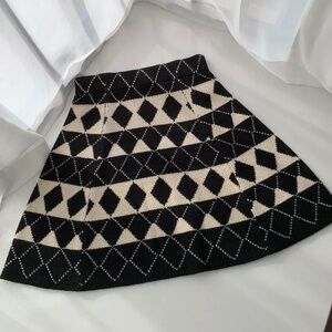 Black & White Knit Skirt – Size S 15% Wool
